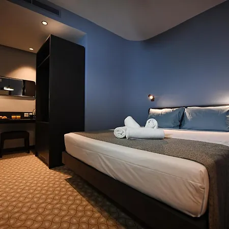 Victoria By Petit Chic 4*