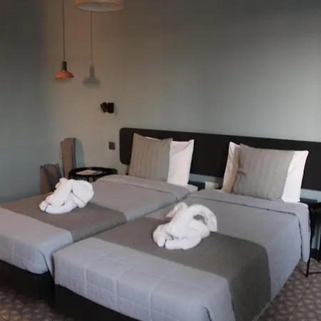 Victoria By Petit Chic