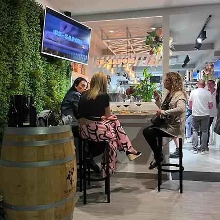 Victoria By Petit Chic ベッド・アンド・ブレックファスト 4*