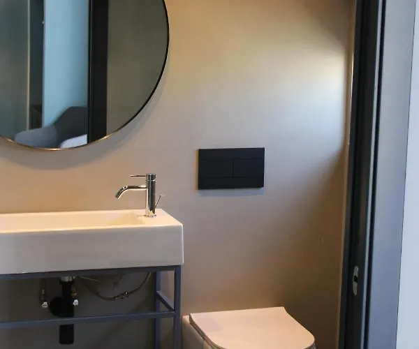 Victoria By Petit Chic Bed & Breakfast 4*