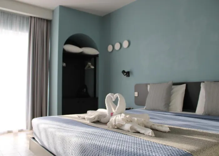 Victoria By Petit Chic Bed & Breakfast 4*